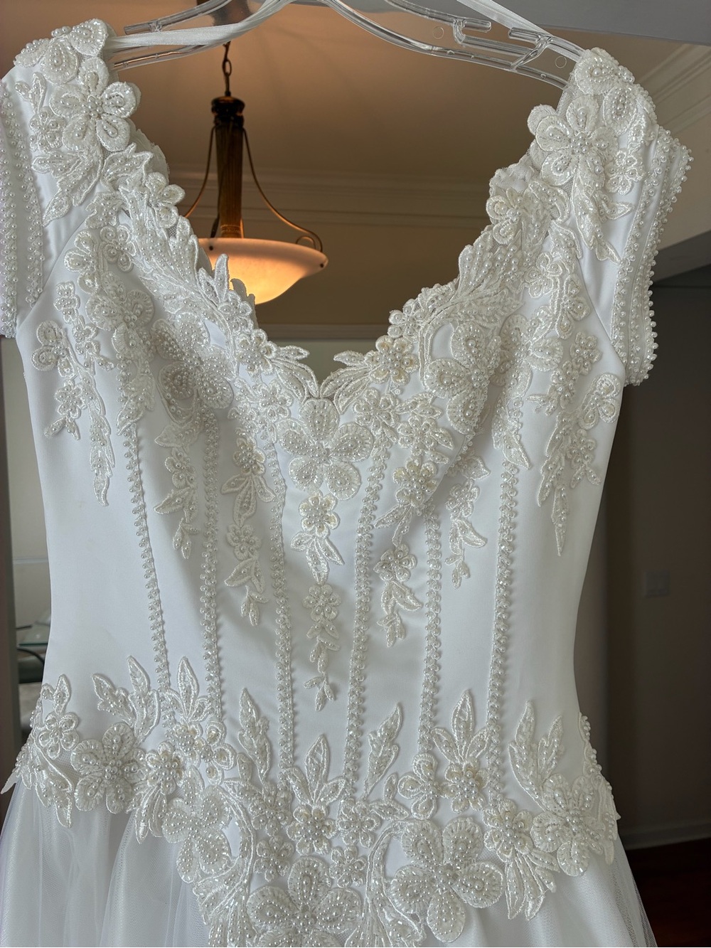 Ivory Lace Appliqué Bridal Gown - Elegant Wedding Dress